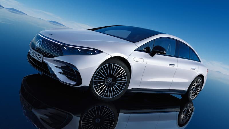 Hình dáng xe mang vẻ đẹp ấn tượng của hình dáng xe coupé mạnh mẽ.