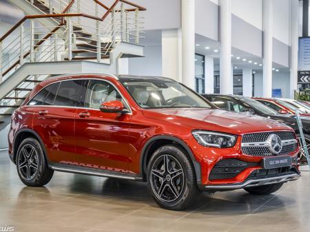 Mercedes-Benz GLC giảm giá lên đến 200 triệu đồng xả kho chờ xe mới