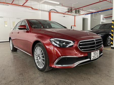 MercedesE 200 Exclusive FL (V1) 2022. Màu Hyacinth Red. Odo 100km. Như mới 100%